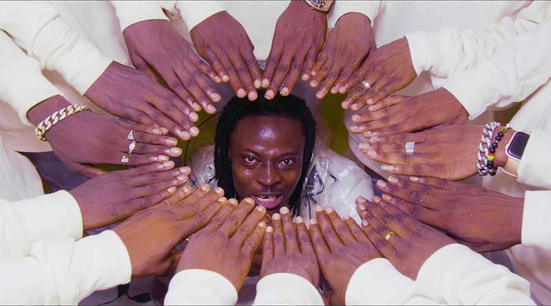 Fancy Gadam premiers Nje Vuri Music Video.