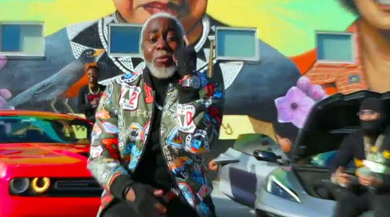 TeePhlow premiers Pricey Official Music Video.