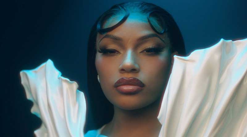 Stefflon Don premiers The One Music Video.